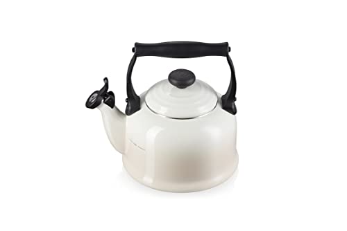 Le Creuset Wasserkessel Tradition, Füllmenge: 2,1 l, Emaillierter Stahl, Meringue, 40102027160000 im Sale