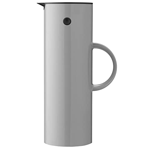 Stelton Isolierkanne EM77 - Doppelwandige Isolierkanne für heiße/kalte Getränke | Tee- & Kaffeekanne mit Glaseinsatz, Magnetverschluss, Schraubdeckel, Vintage-Design - 1 Liter, Hellgrau im Sale