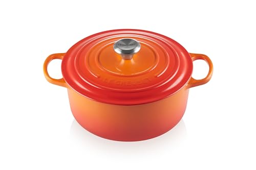 Le Creuset Signature Gusseisen-Bräter mit Deckel, Ø 26 cm, Rund, Für alle Herdarten und Induktion geeignet, Volumen: 5,3 l, 5,135 kg, Ofenrot, 21177260902430 im Sale