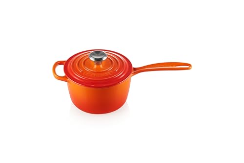 Le Creuset Signature Stielkasserolle aus Gusseisen, Ø 16 cm, 1,2 l, Für alle Herdarten inkl. Induktion geeignet, 2,372 kg, Ofenrot, 21181160902430 im Sale