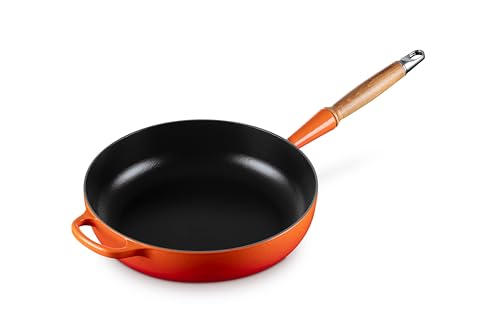 Le Creuset Signature gusseiserne Sautépfanne mit Holzgriff 28 cm Ofenrot, 20259280900422 im Sale