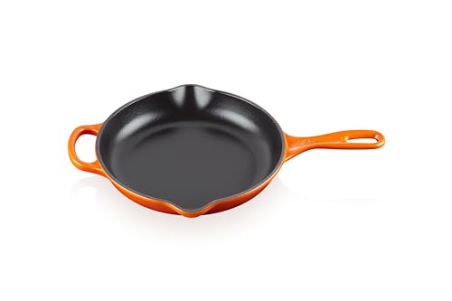 Le Creuset Signature Gusseisen Brat- und Servierpfanne, Rund, Ø 23 cm, Für alle Herdarten inkl. Induktion geeignet, 1,93 kg, Schwarz, 20182230000422 im Sale