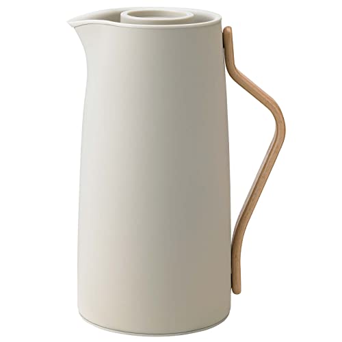 Stelton Kaffee-Isolierkanne Emma - Edelstahl-Thermoeinsatz, doppelwandig isoliert - Thermoskanne/Kaffeekanne/Kanne mit Buchenholzgriff, Easy-Click-Deckel - 1,2 Liter, soft sand im Sale