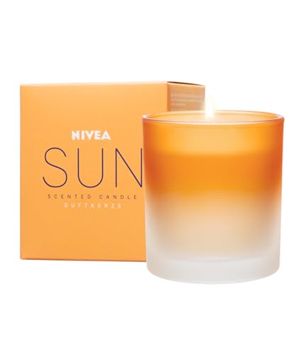 NIVEA SUN Duftkerze, schöne Duftkerze im Glas mit dem bekannten Duft der NIVEA SUN Sonnencreme, zart duftende Kerze im Ombre-Glas Behälter (120 g) im Sale