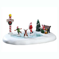 Thumbnail for Lemax - North Pole Ice Follies - Breite 28,5cm - Animierte Weihnachtsfiguren auf Eis - Batteriebetrieben - Weihnachtswelt Zubehör