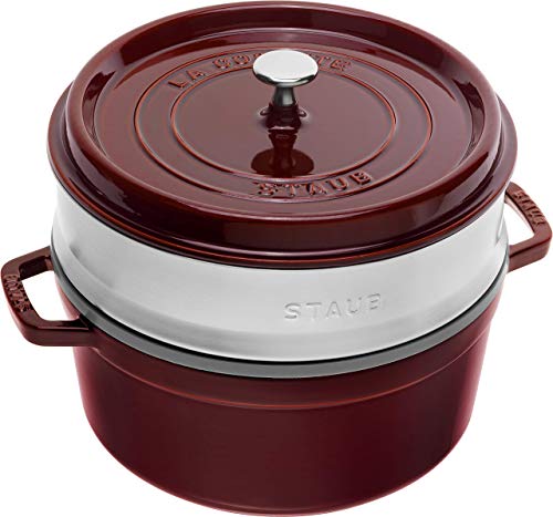 STAUB Gusseisen Bräter/Cocotte, mit Dämpfeinsatz, Rund 26 cm, 5,2 L, Aromaregen Funktion, Für alle Herdarten geeignet, Grenadine