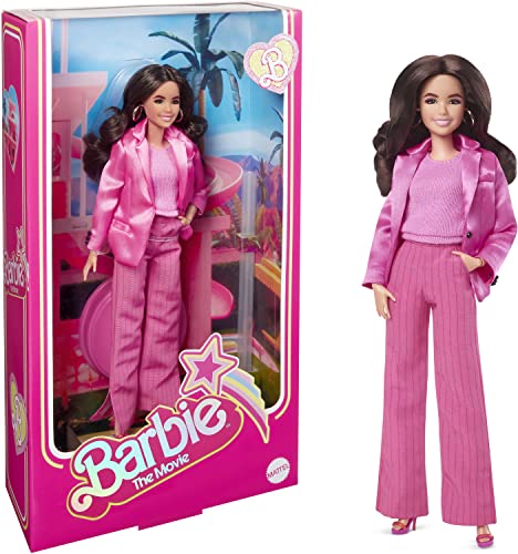 BARBIE THE MOVIE - Puppe für Barbie Filme Fans, Gloria im Pink-Hosenanzug, inspiriert von America Ferreras Filmcharakter, beweglichmit High Heels, als Geschenk für Kinder ab 3 Jahren geeignet, HPJ98 im Sale