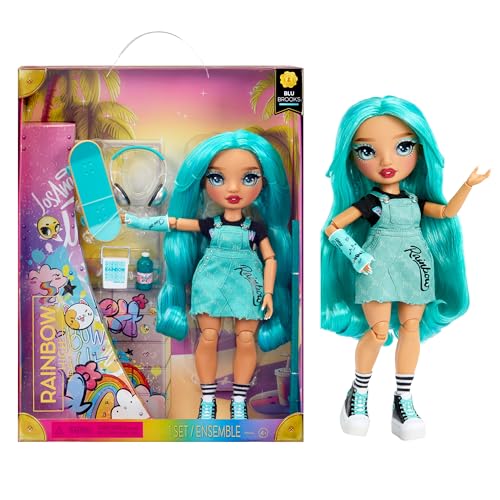 Rainbow High Modepuppe - Blu Brooks - Blaue Modepuppe in Modischem Outfit - Puppe mit Gipsverband & Mehr als 10 Bunten Spielaccessoires - Ideal für Kinder von 4-12 Jahren und Sammler im Sale