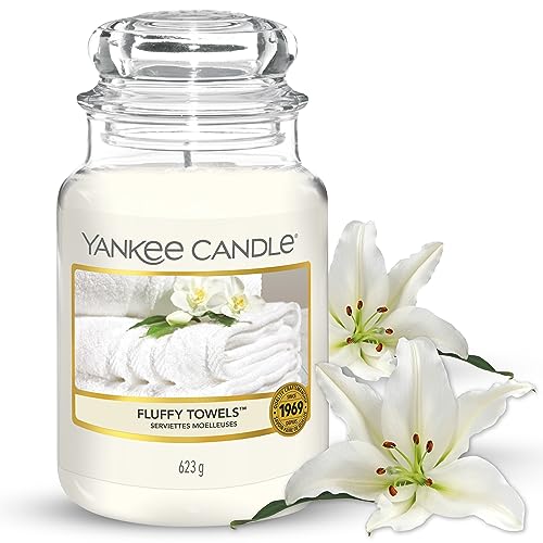 Yankee Candle Duftkerze im Glas (groß) – Fluffy Towels – Kerze mit langer Brenndauer bis zu 150 Stunden – Perfekte Geschenke für Frauen im Sale