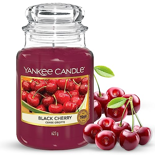 Yankee Candle Duftkerze im Glas (groß) – Black Cherry – Kerze mit langer Brenndauer bis zu 150 Stunden – Perfekte Geschenke für Frauen im Sale