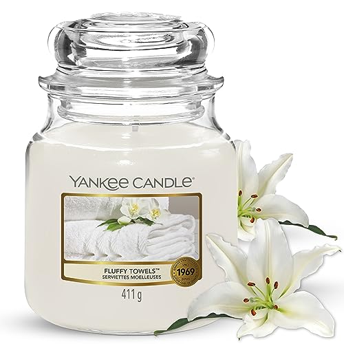 Yankee Candle Duftkerze im Glas| Fluffy Towels | Brenndauer bis zu 75 Stunden|Mittelgroße im Glas